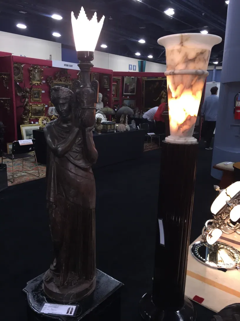 2 lampade da terra antiche con design elegante