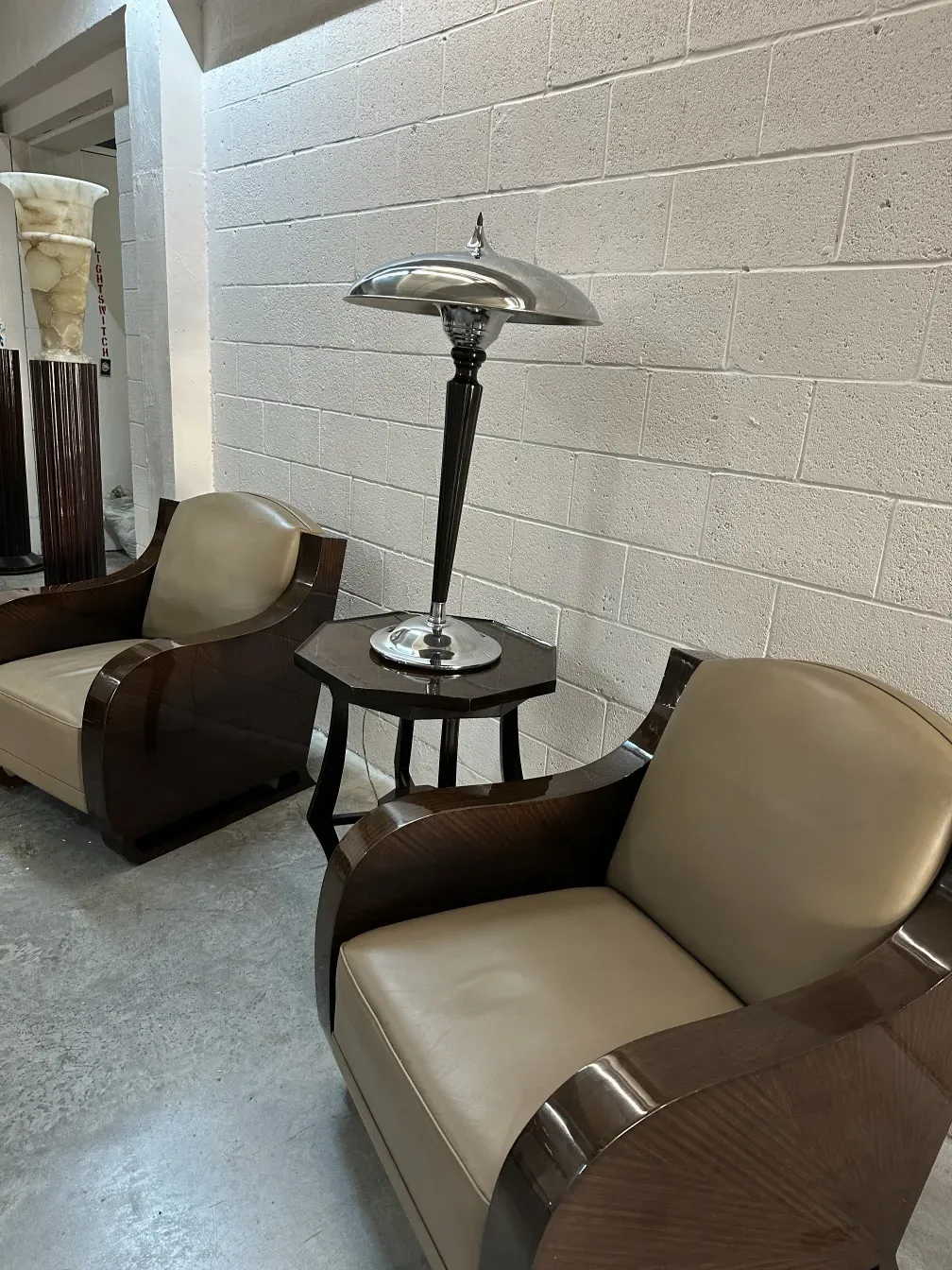 2 antique armchairs with elegant design, with lamp