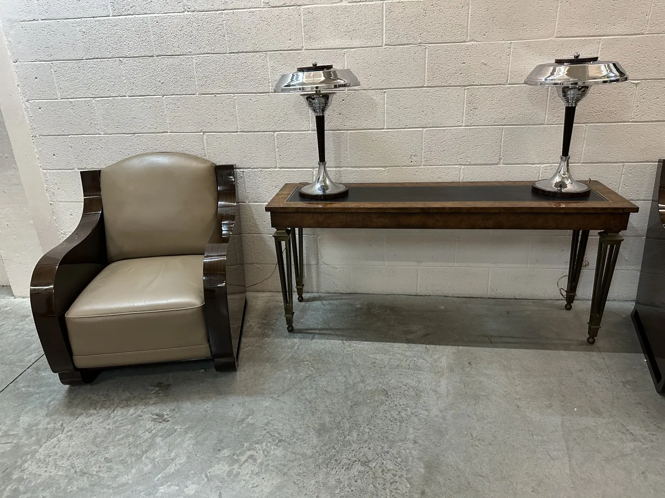 two antique armchairs in leather within a modern setup. Tables and lamps.
