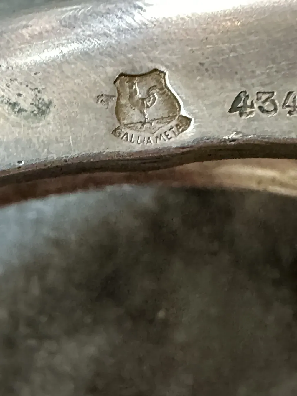 古董盖利亚中心装饰品带可见印记