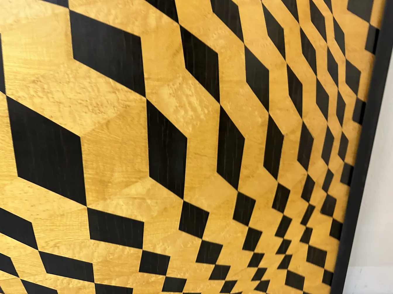 Antike Marketerie-Dekor mit kontrastierenden geometrischen Mustern