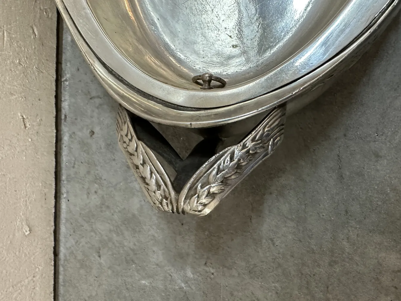 centre de table antique de gallia avec détails décoratifs