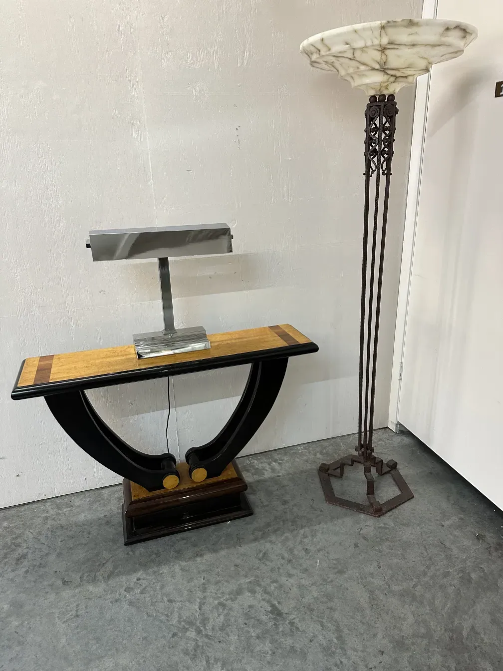 古董装饰小板凳在舒适的环境中