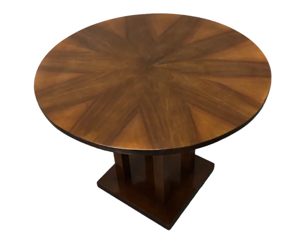 petite table ronde antique avec design en étoile marron sur le dessus