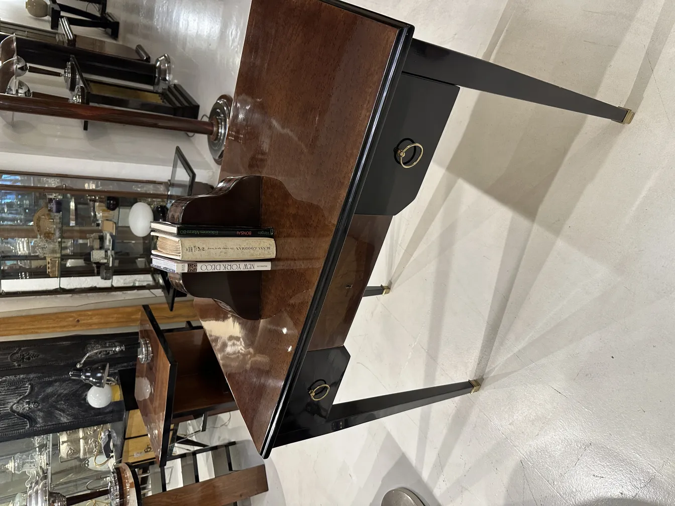 suportes para livros vintage de design elegante em um ambiente moderno