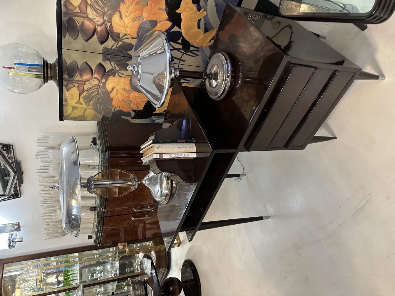 Aprieta libros antiguo estilo Art Nouveau con decoración floral.