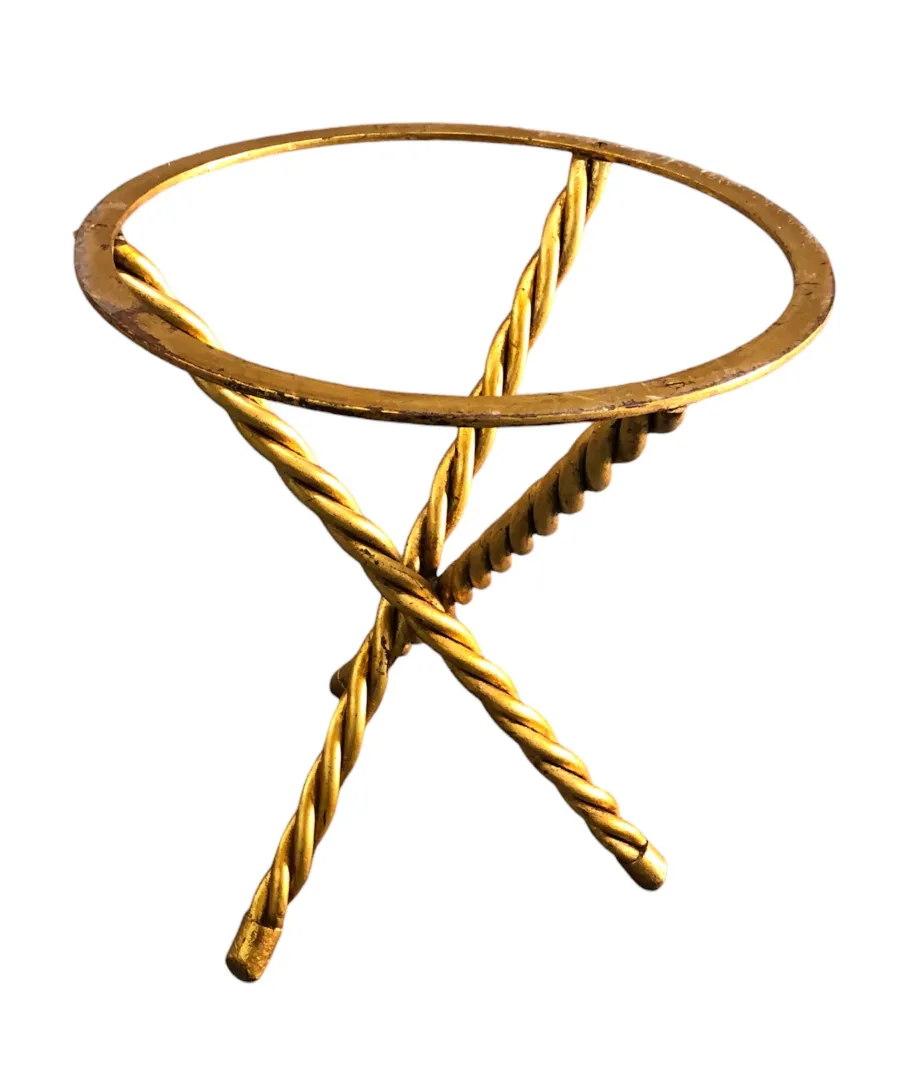 Zwei antike kleine Tische mit einem charmanten dekorativen Design