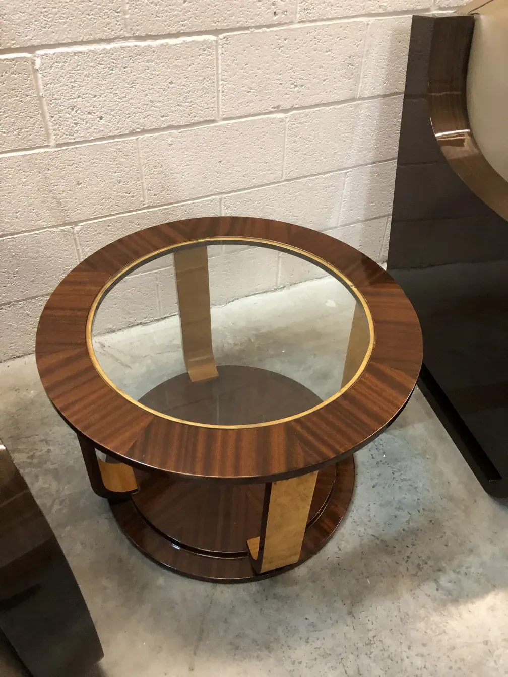 2 mesitas antiguas con tapa de vidrio, diseño circular