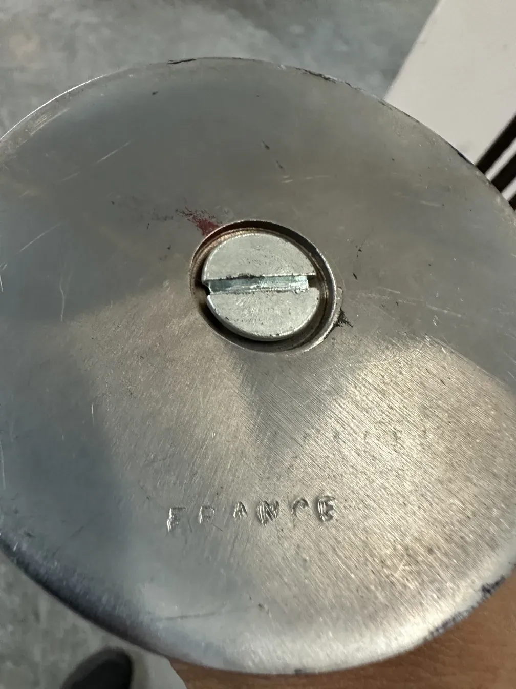 오래된 촛대 2개 maison desny 로고가 있는