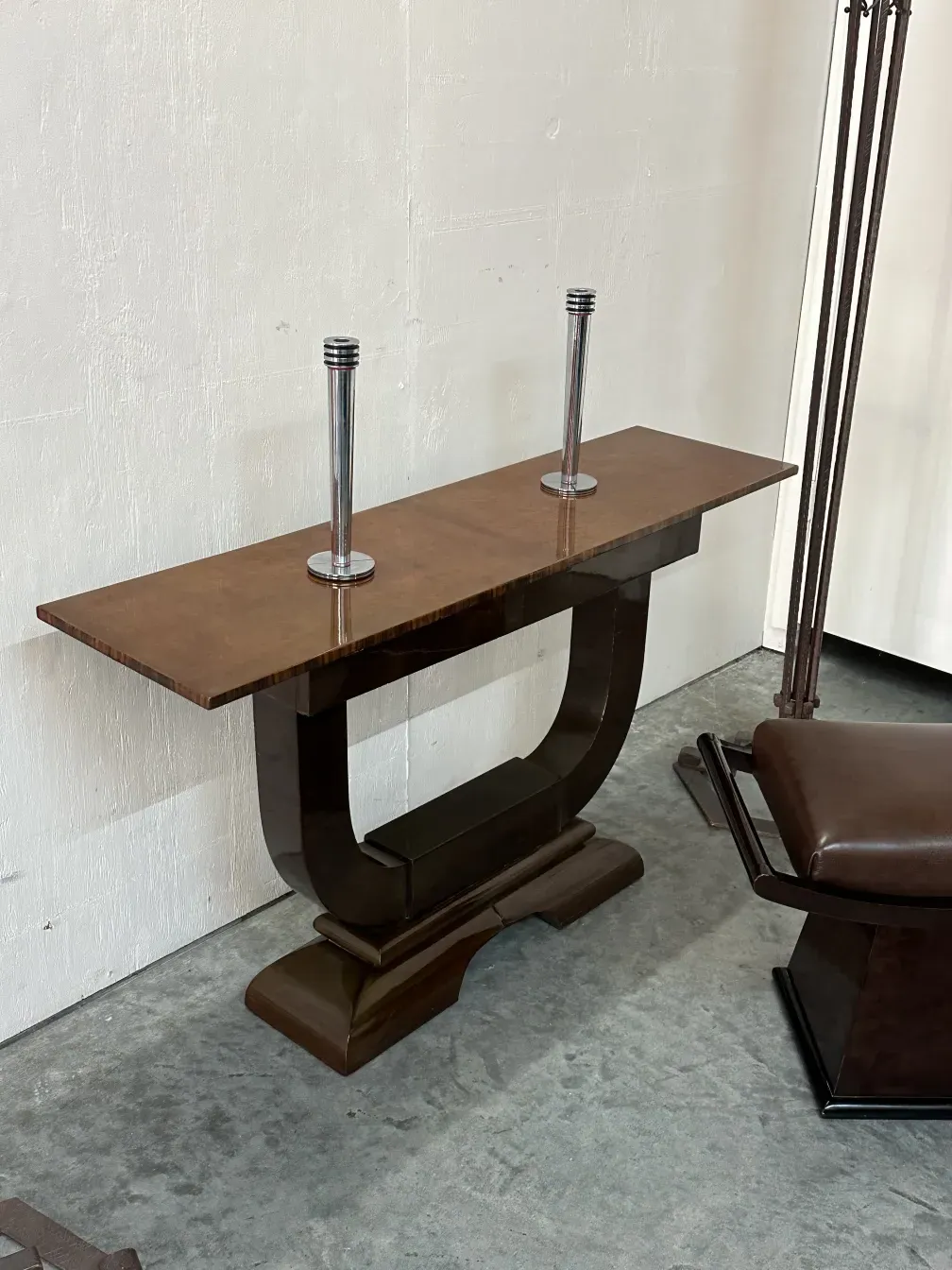 Candelabros antiguos con bases decorativas elegantes, maison desny.