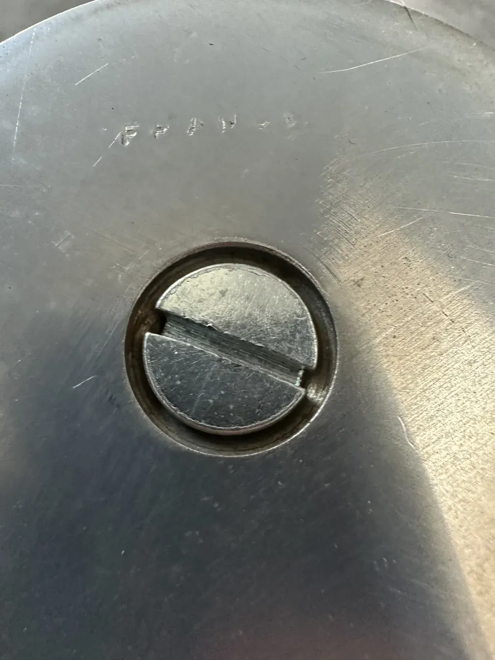 골동품 촛대 maison desny에 장식적인 세부 사항이 있는 우아한 환경에서.