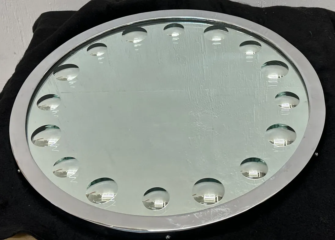 античное круглое зеркало с деталями по краю