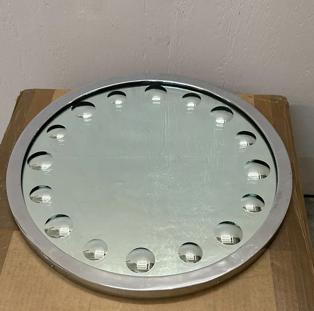 specchio rotondo antico con luce sul bordo, stile decorativo