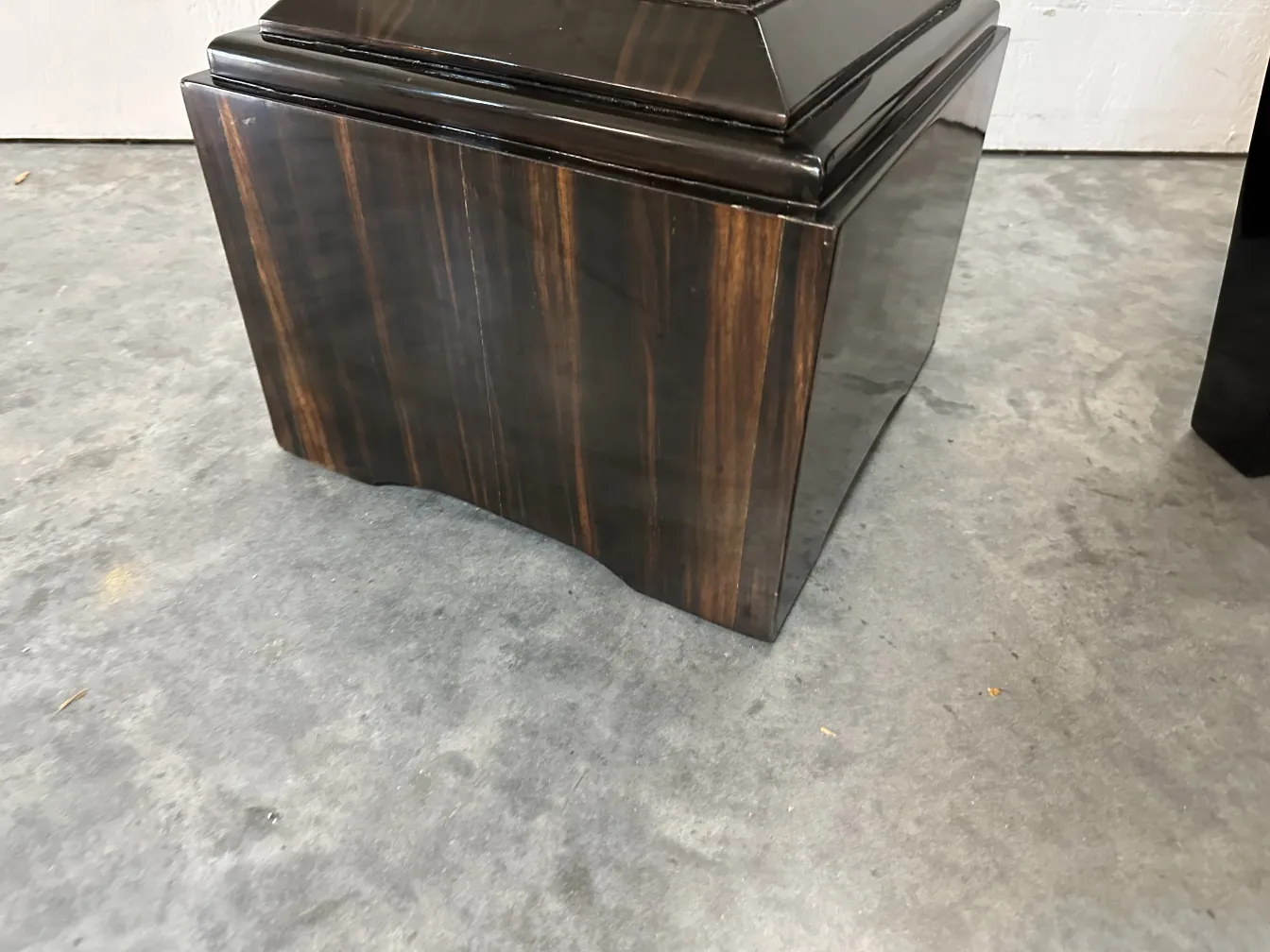 columna antigua de diseño elegante con detalles