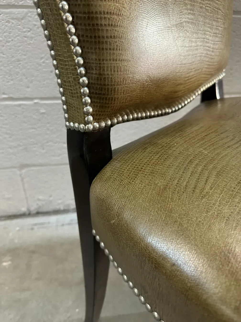 Détails sur les chaises anciennes avec des ornements élégants