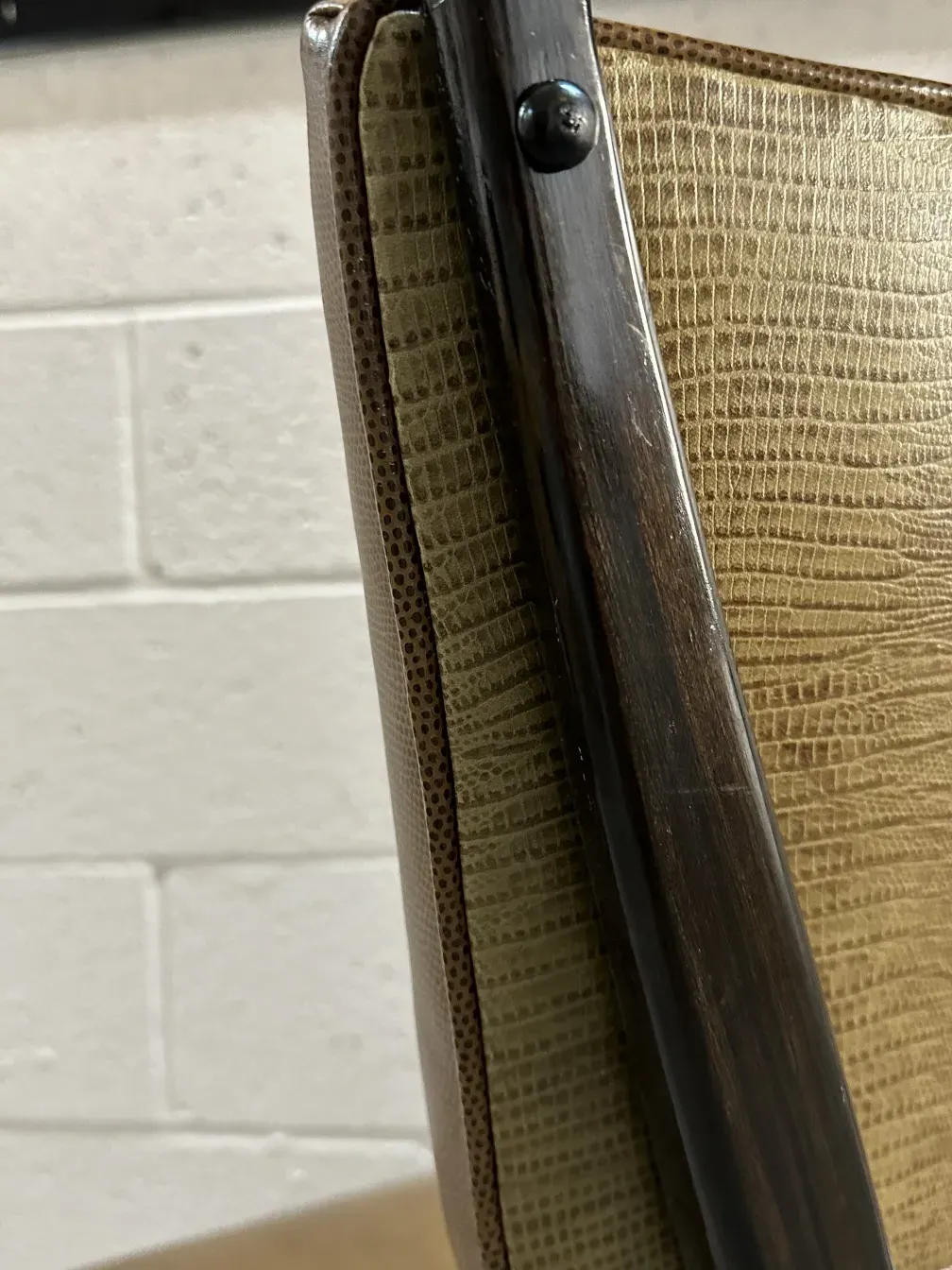 Detail eines antiken Stuhls carlo mollino mit einzigartigem und elegantem Design