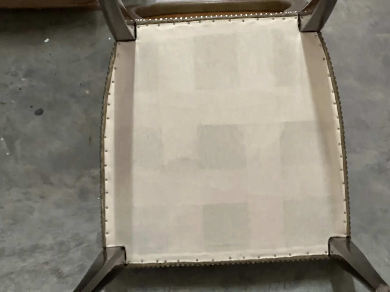 Obenansicht von 12 antiken Stühlen mit elegantem Design