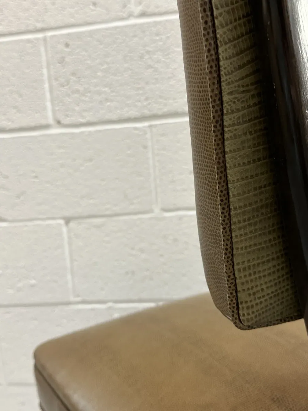 деталь антикварного стула, созданного карло моллино