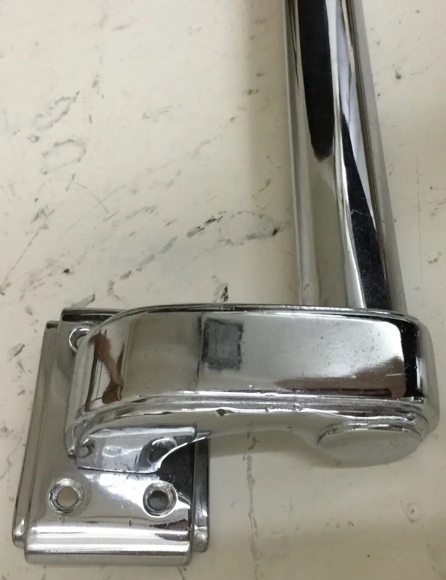 Puxador antigo brilhante com design ergonômico