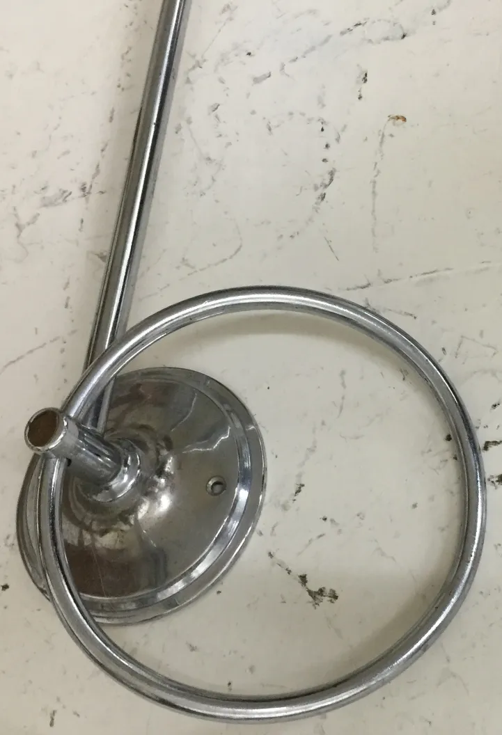 Set di 3 portasciugamani antichi con forma rotonda elegante