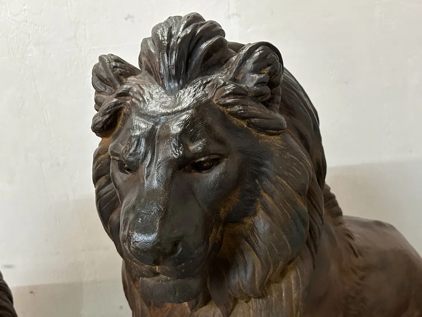 antike skulptur von 2 löwen von a. durenner, mit details zur mähne