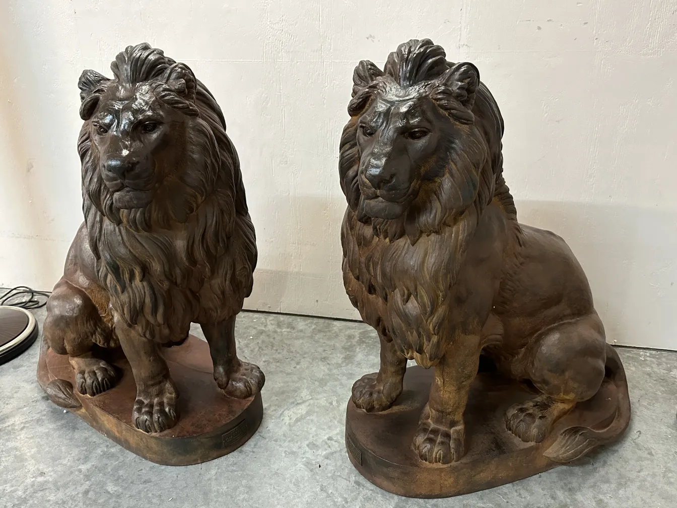 Statues de deux lions en style ancien A. Durenne