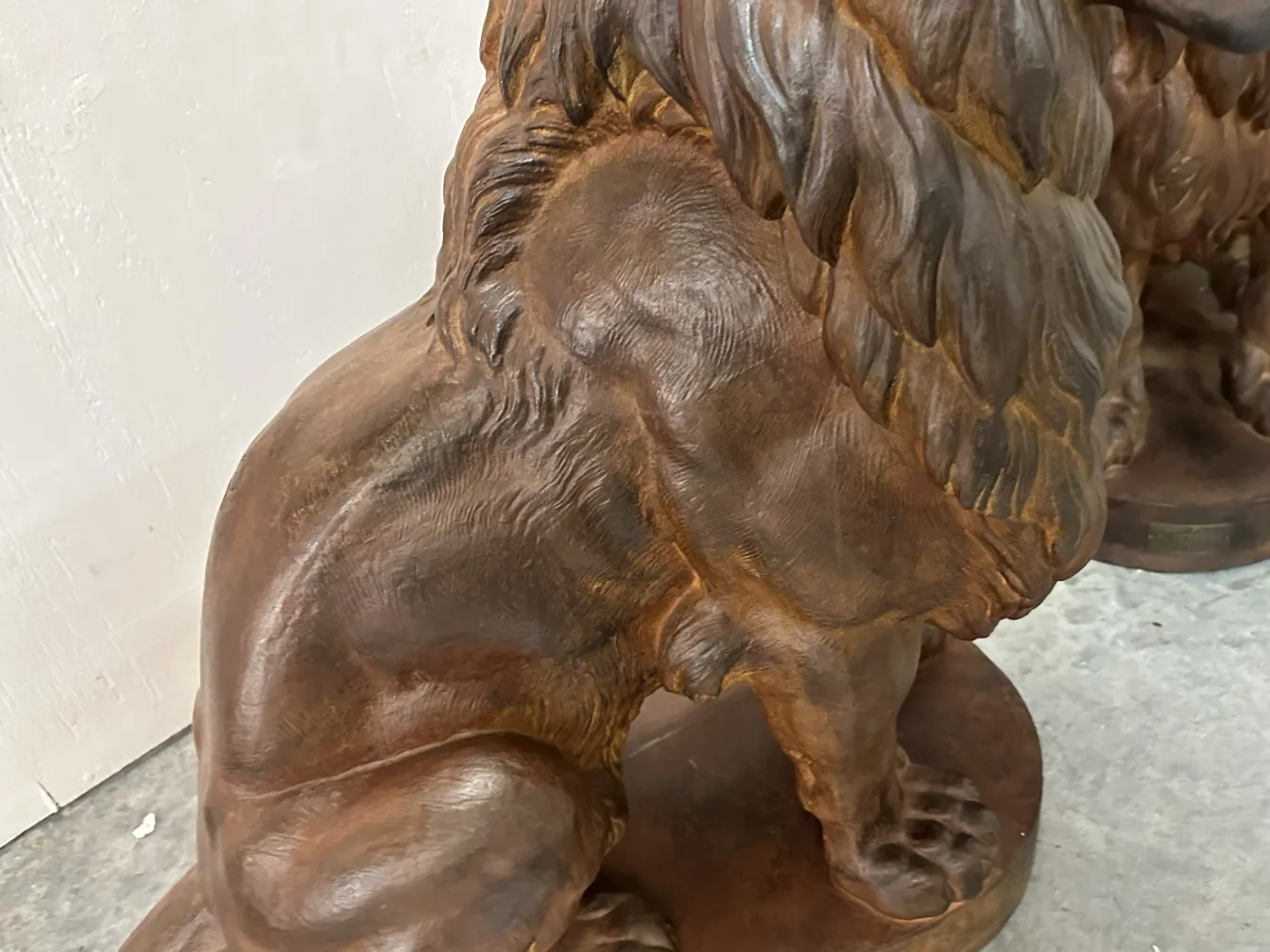 威厳あるポーズの2匹のライオン、アンティーク彫刻a. durenne