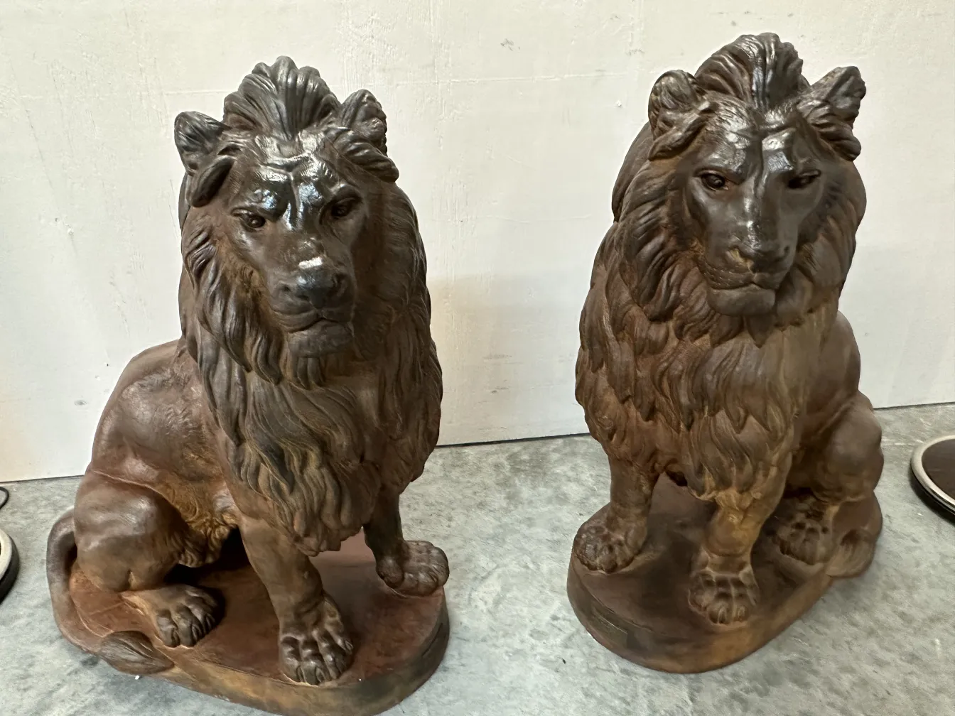 실제 자세의 2 마리의 사자 골동품, A. Durenne