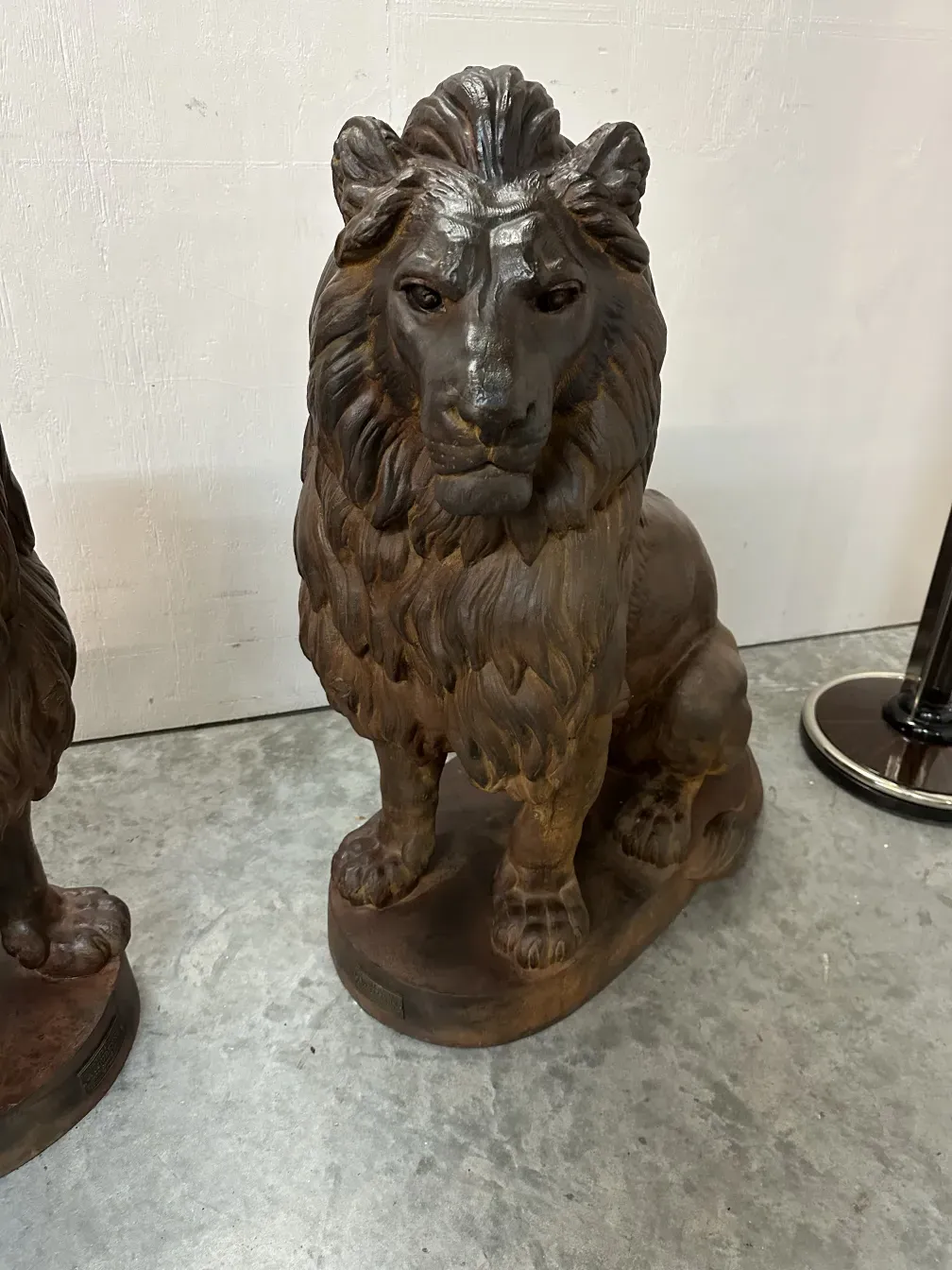 detalhe de escultura antiga de dois leões de A. Durenne