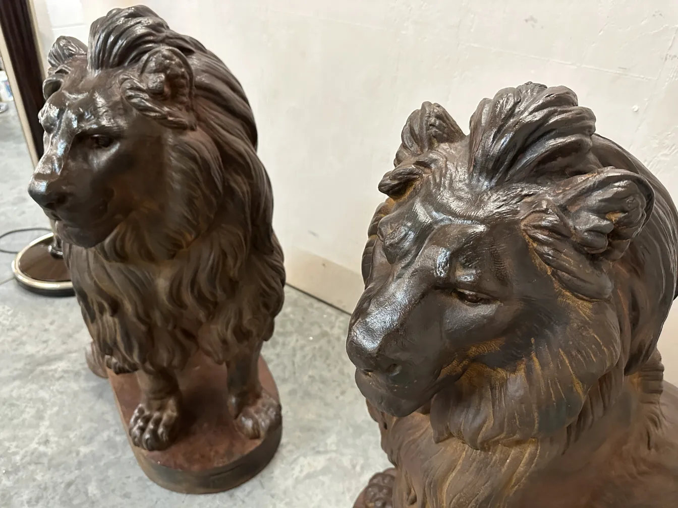 deux lions anciens de a. duren, détails de la crinière