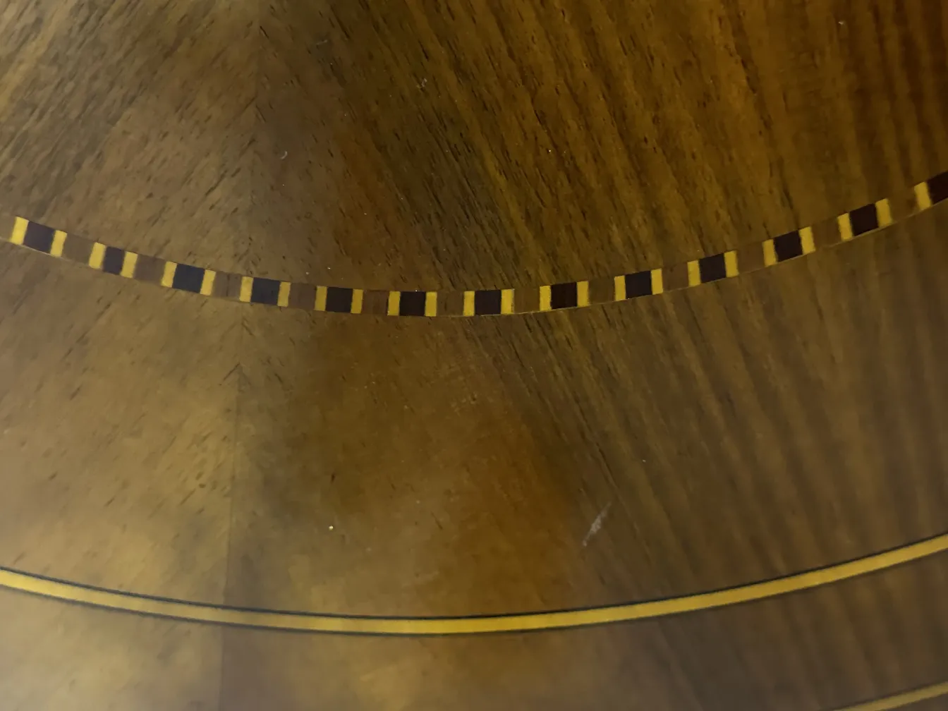 Antique table with decorative details on the edge, distinctive atmosphere.