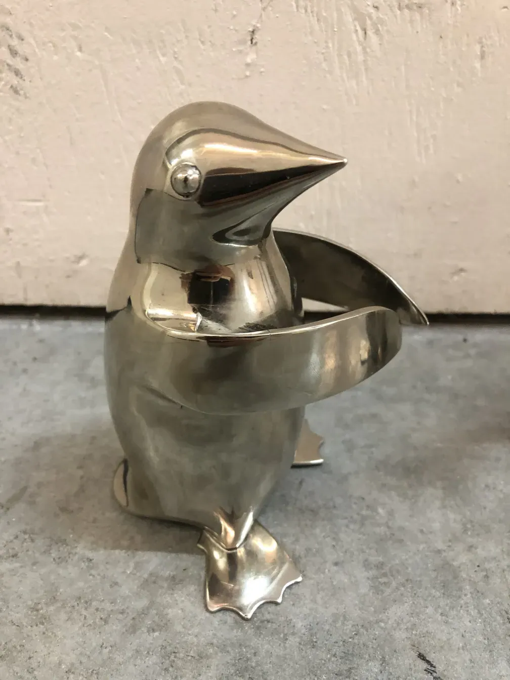 zwei antike Pinguine in stilvoller Dekoration, Detail der Form