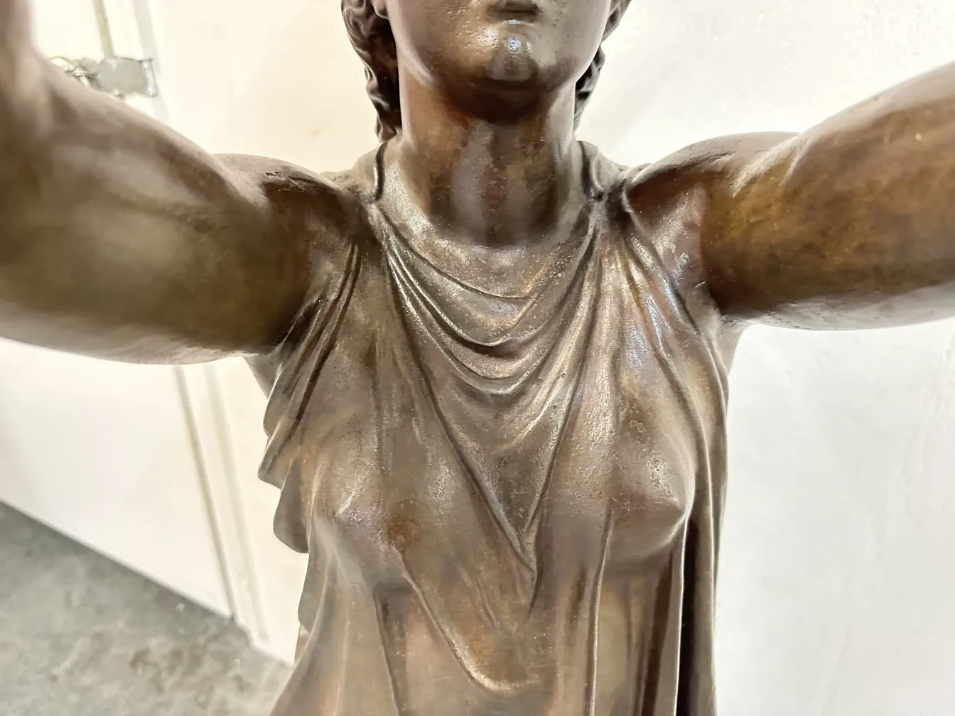 古代彫刻val d'osne、布をまとった姿