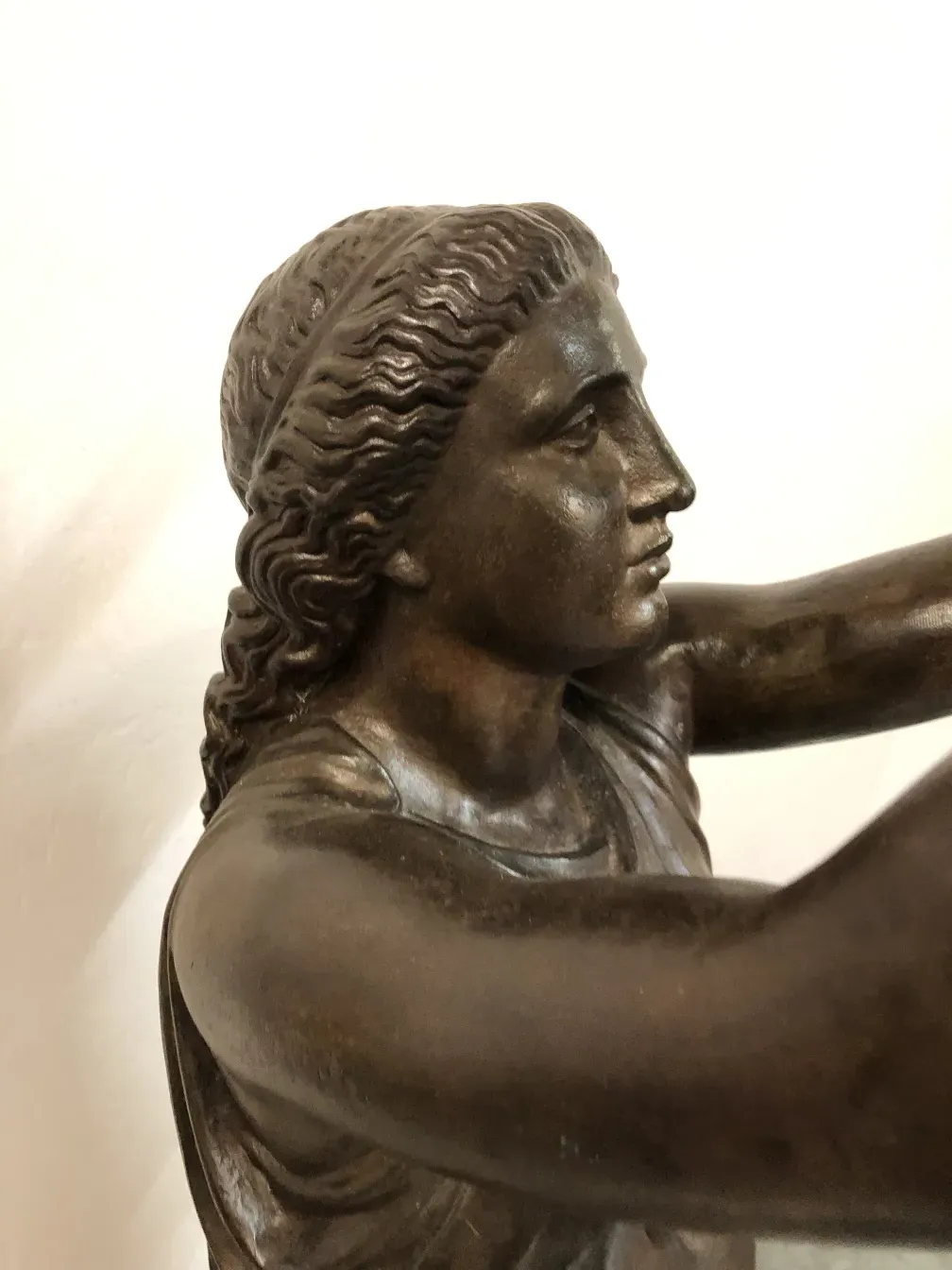 Scultura antica di Val D´Osne con dettagli incisi in bronzo