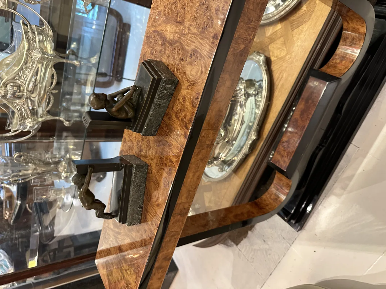 serre-livres anciens avec figurines en bronze