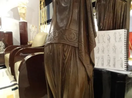 antike skulptur val-dosne in dekorativer umgebung