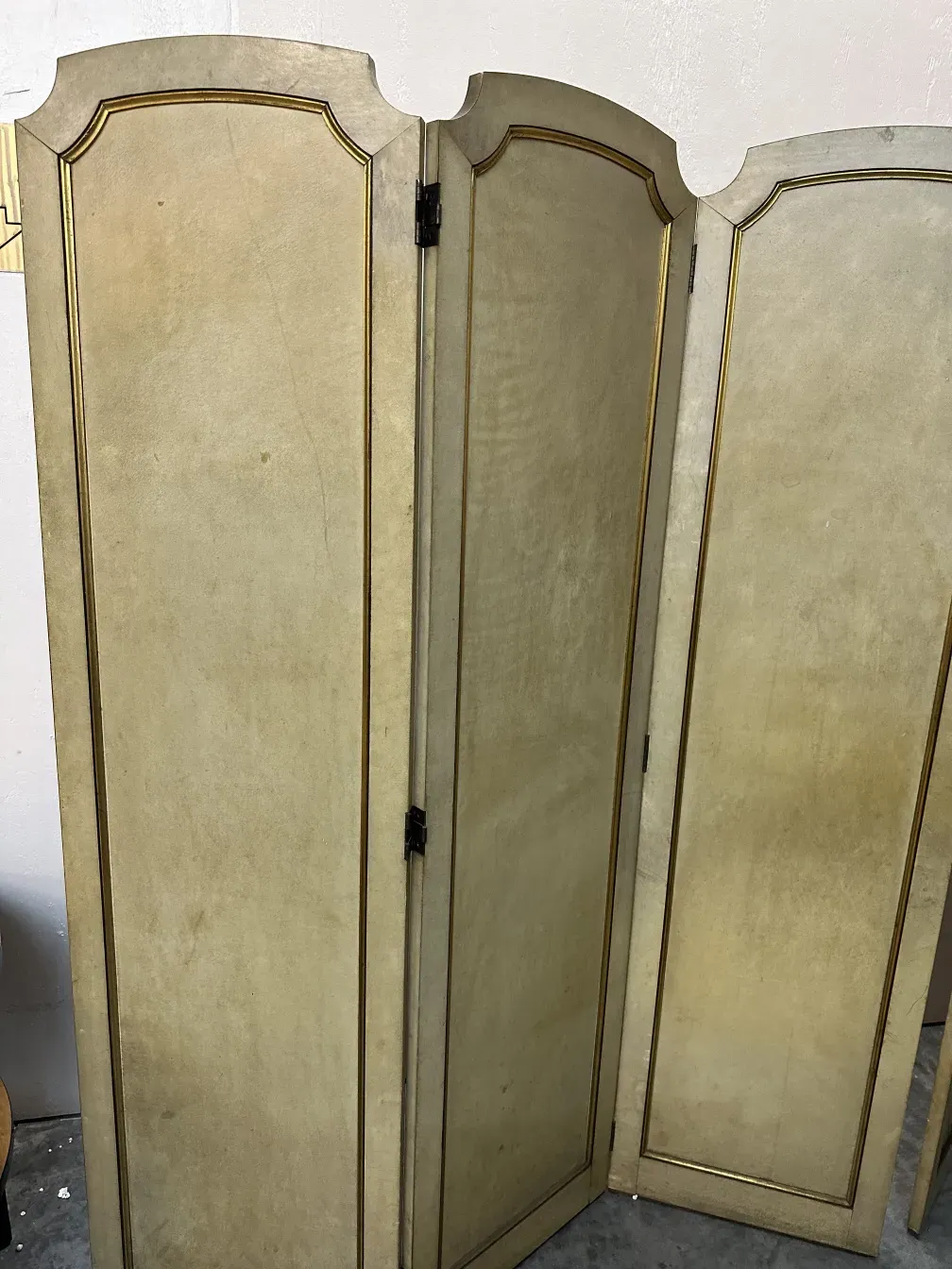 paravent ancien avec 2 panneaux aux détails élégants