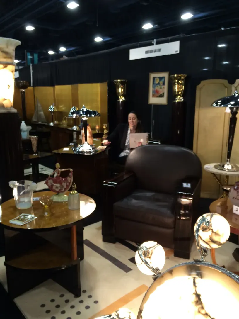 alte Paravents mit elegantem Design in Ausstellung.