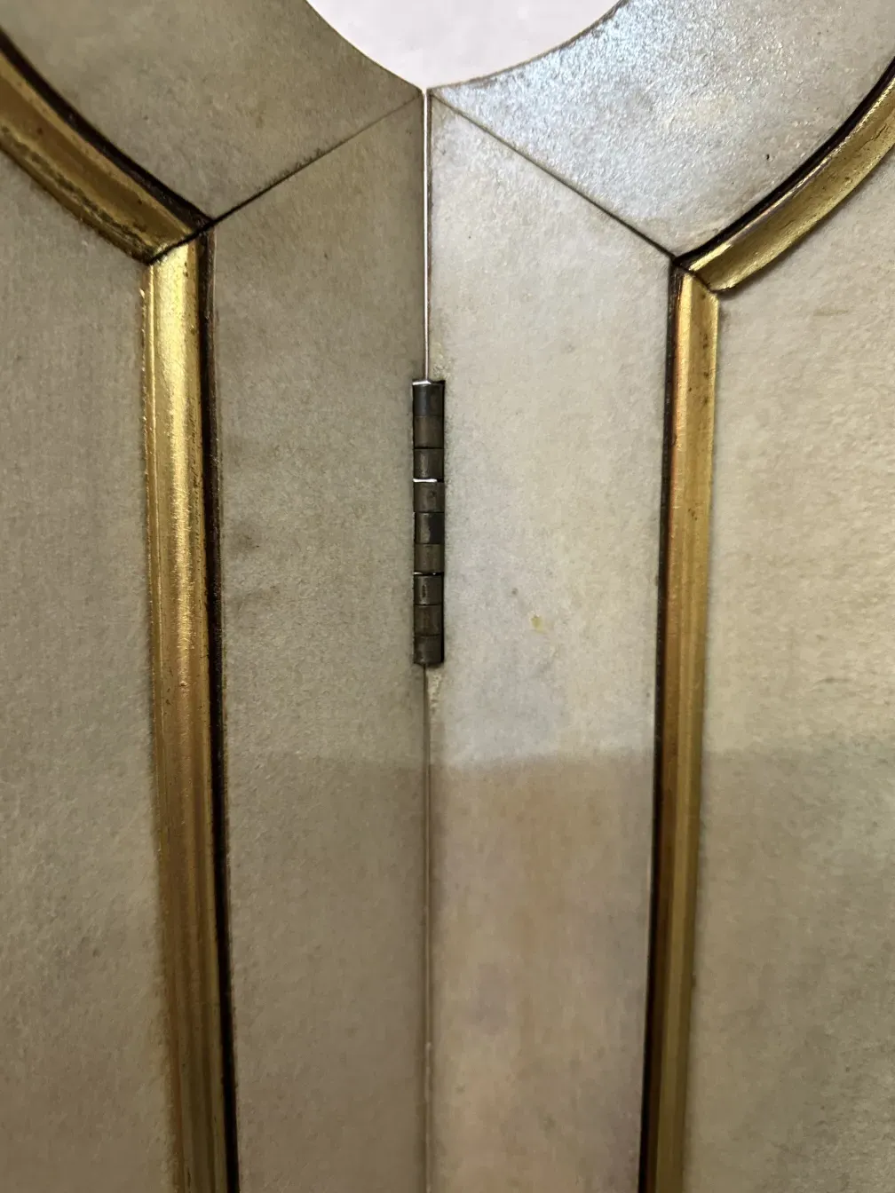 zwei alte paravents von Adolphe Chanaux in einer dekorativen Umgebung