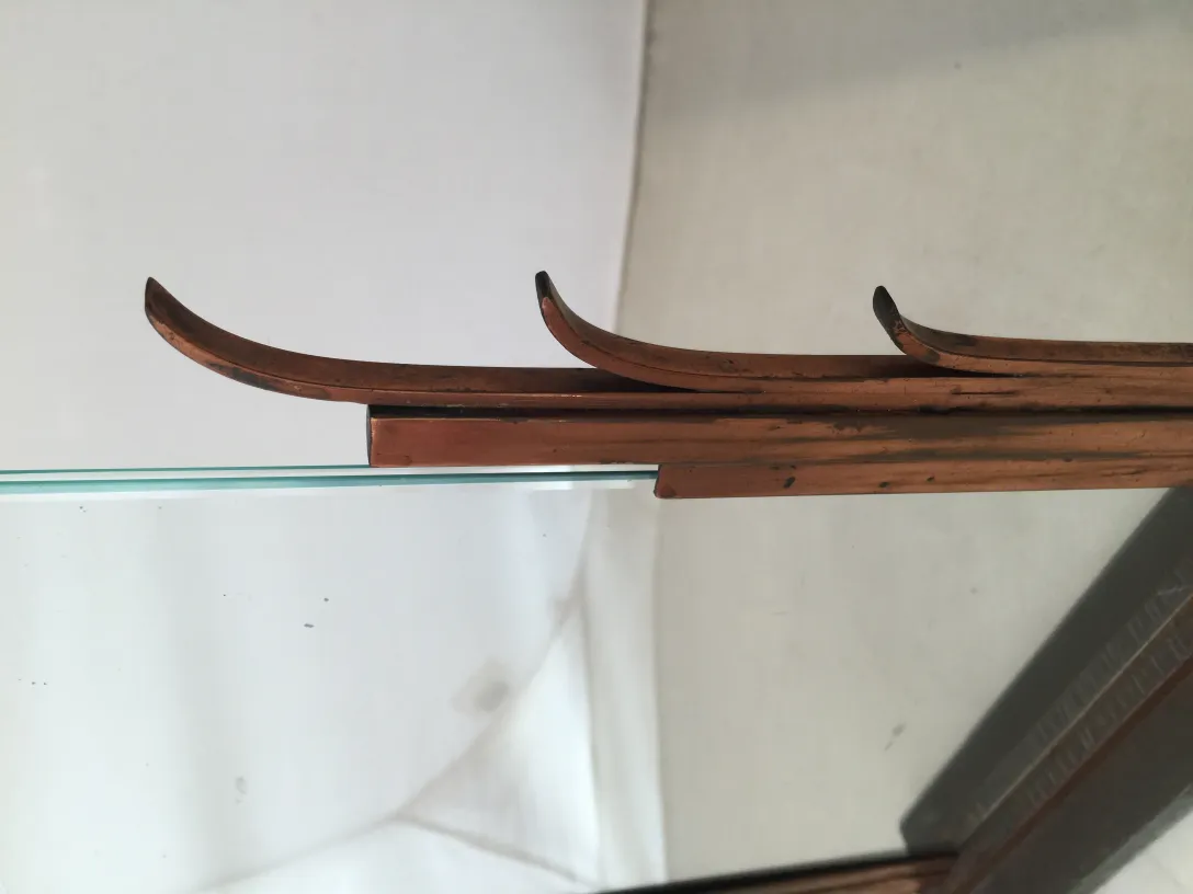 antiker bilderrahmen mit gebogenen kanten und glas