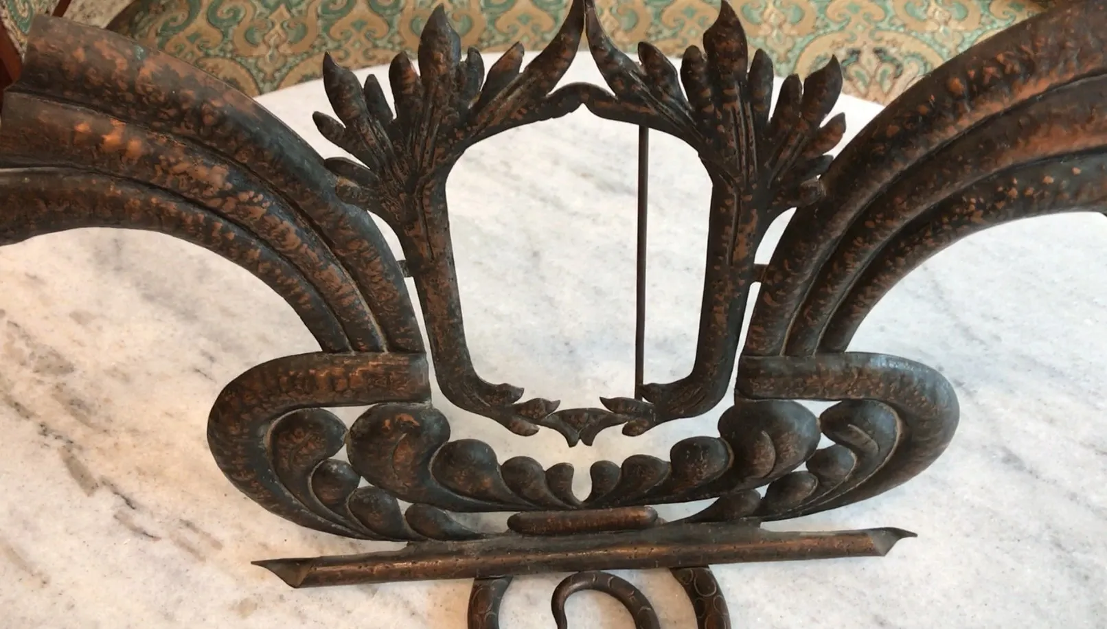 고풍스러운 사진 액자, 금속에 정교한 꽃 세부 사항