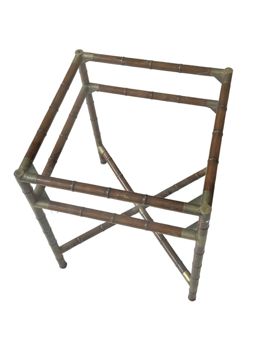 Antique dining table by William Billy Haines for 6 people in a stylish setting.