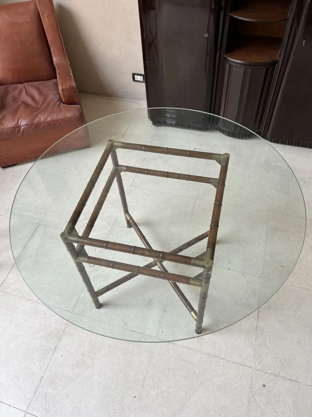 Mesa de comedor antigua de William Billy Haines para 6 personas, con un diseño elegante y un ambiente acogedor.