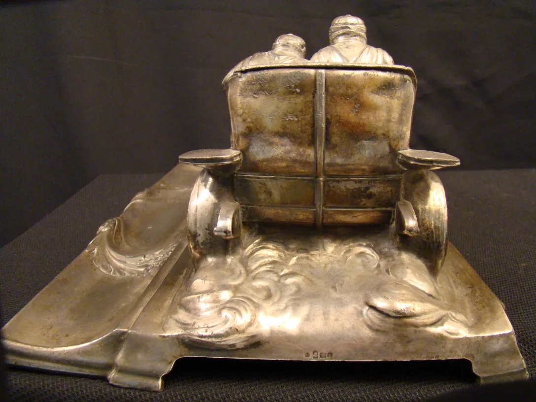 Antikes WMF Tintenfass mit dekorativem Design und feinen Details.