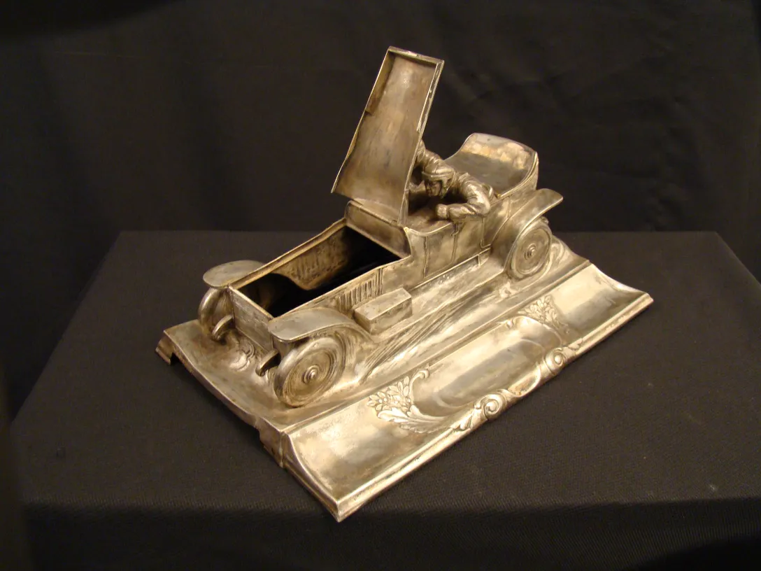 antik WMF Tintenfass in Form eines Autos mit Mechaniker