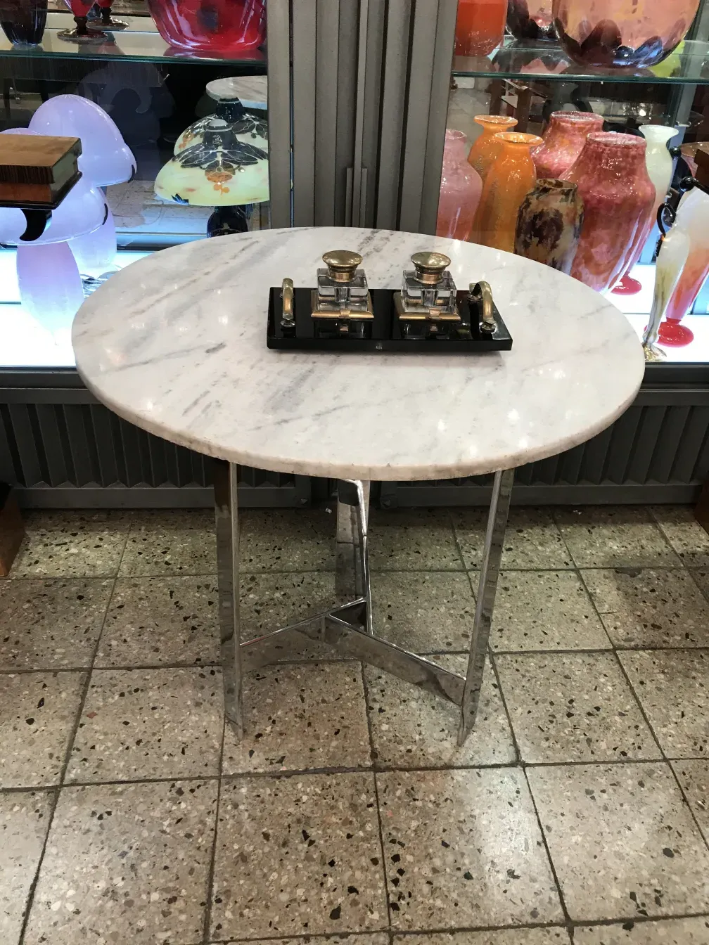 Encrier ancien avec deux compartiments et base noire