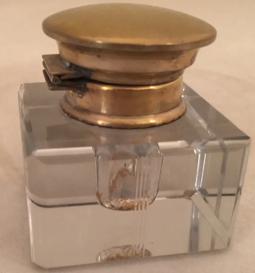 антикварная чернильница из стекла с золотой крышкой, элегантный дизайн