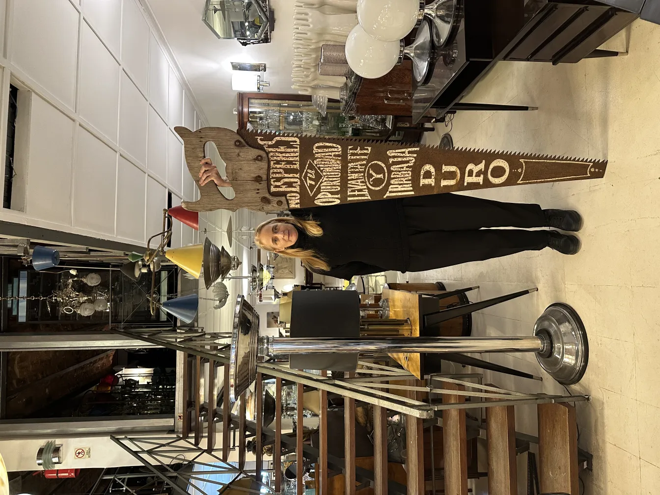 Serrote de publicidade antigo em um ambiente vintage