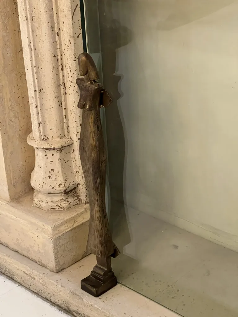 Antike Kaminfassade von Alberto Giacometti