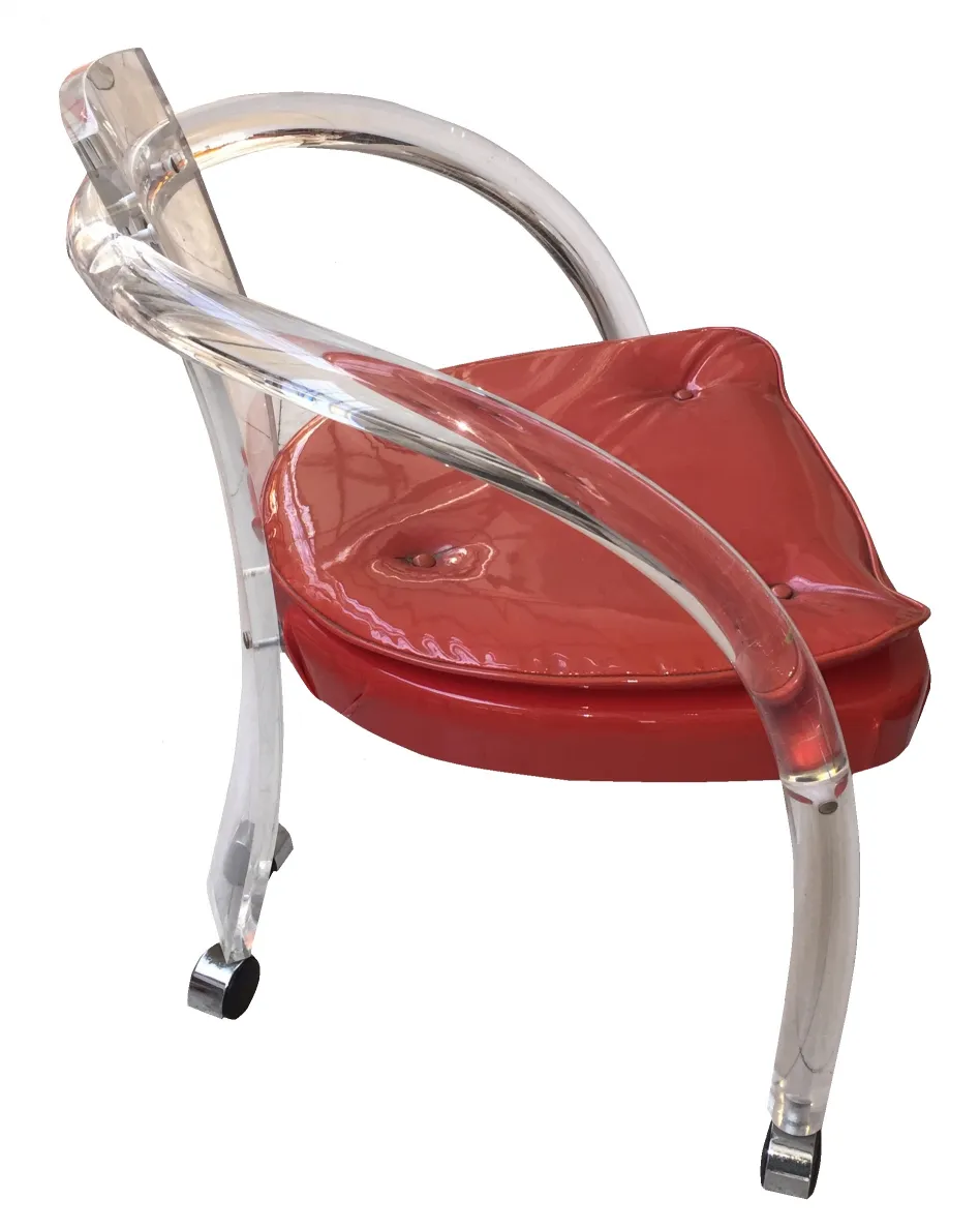 4 把古董扶手椅，独特的设计，在现代环境中